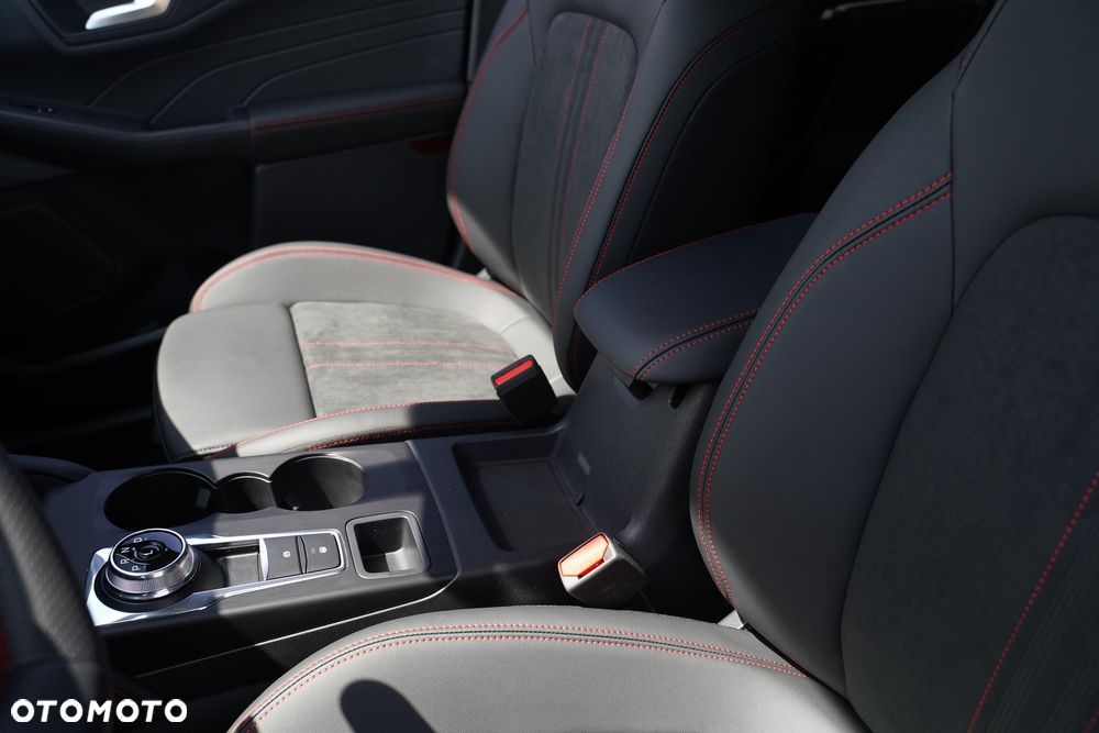 Ford Kuga 2.5 FHEV FWD ST-Line X eCVT - 24