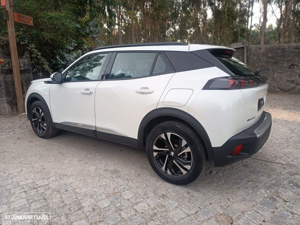 Peugeot e-2008 Allure - 6