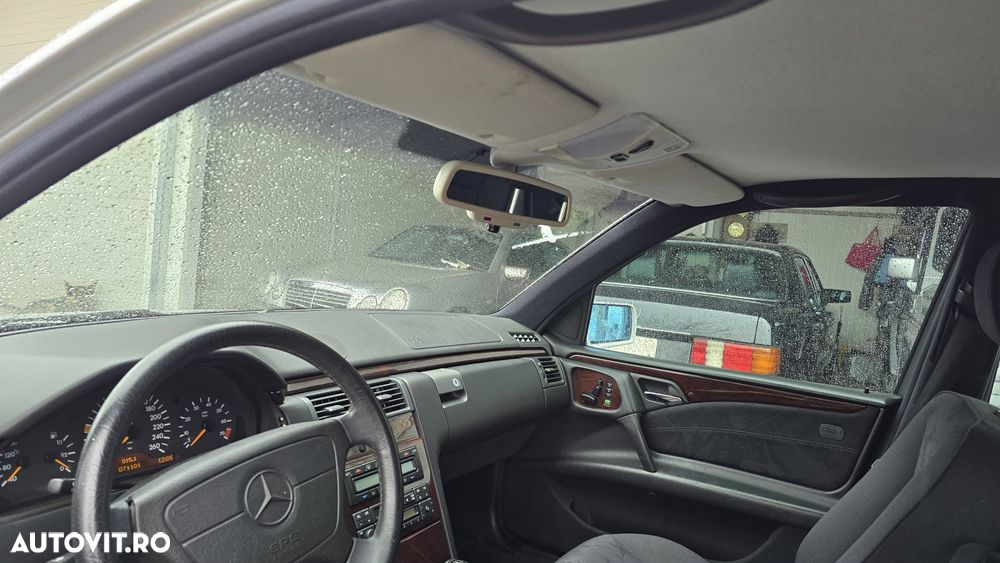 Mercedes-Benz E - 26