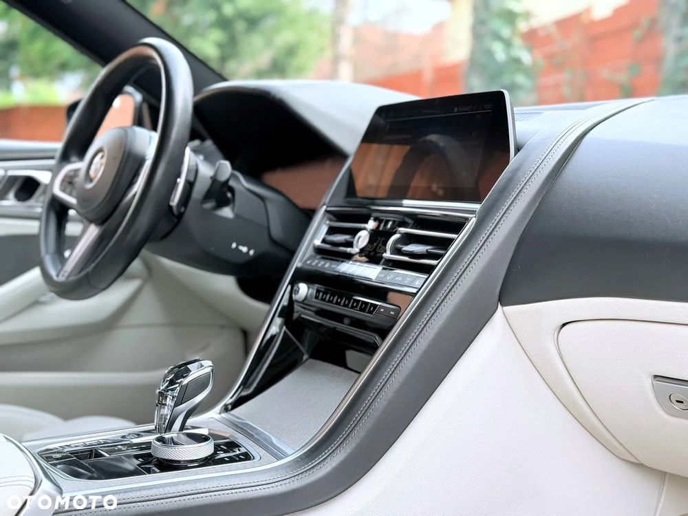 BMW Seria 8 - 26