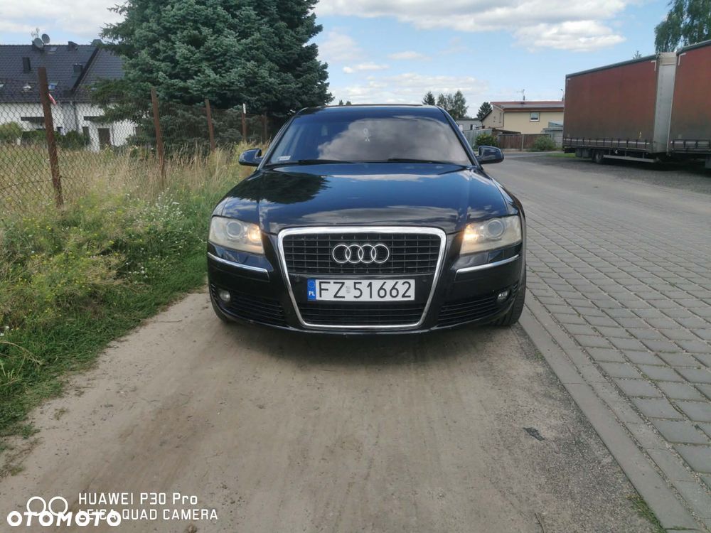 Audi A8 4.2 Quattro - 1