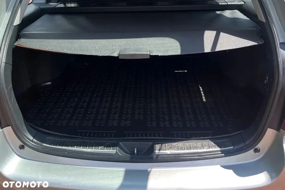 Toyota Avensis 2.0 D-4D Combi - 14