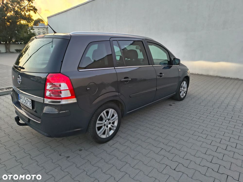 Opel Zafira 1.8 Cosmo EU5 - 9