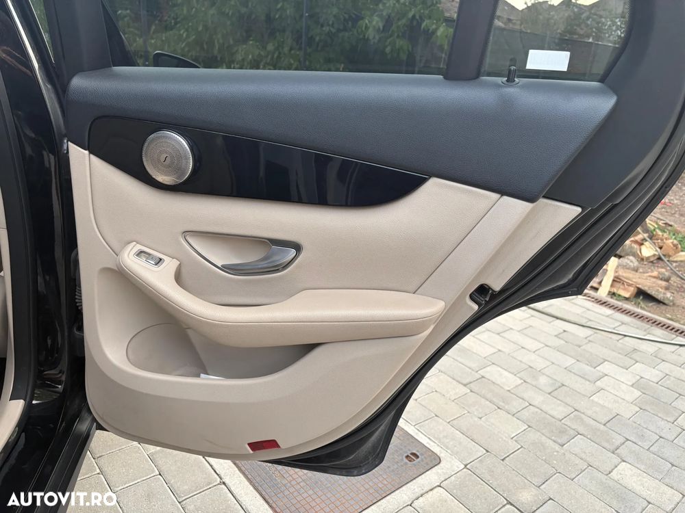 Mercedes-Benz GLC 250 4MATIC 9G-TRONIC - 25