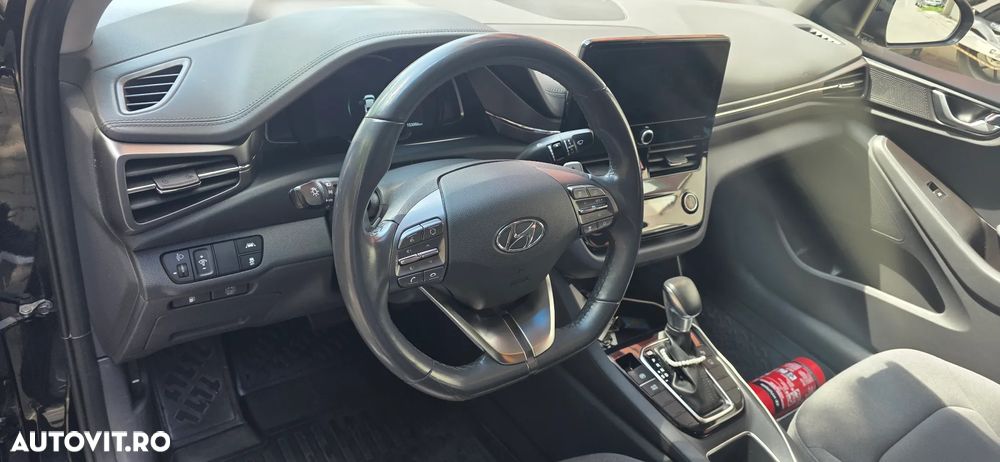 Hyundai IONIQ - 15
