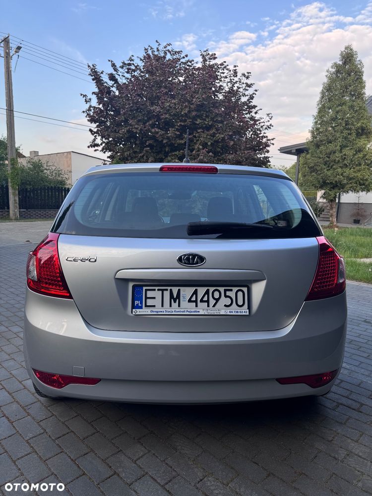Kia Ceed 1.4 L - 5