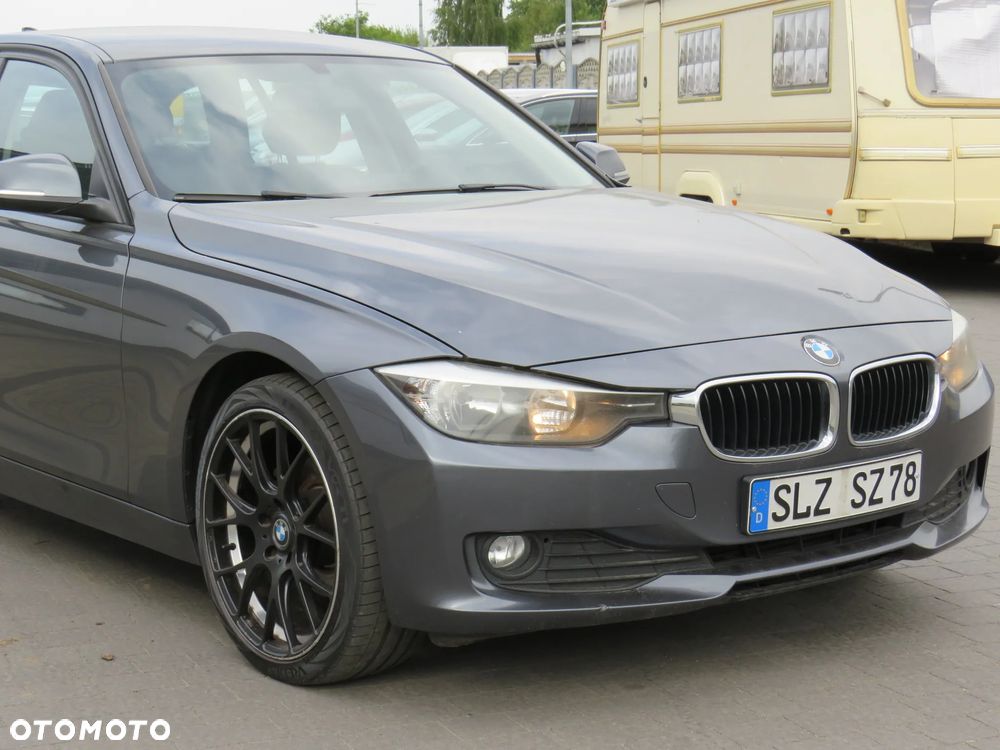 BMW Seria 3 316d - 10