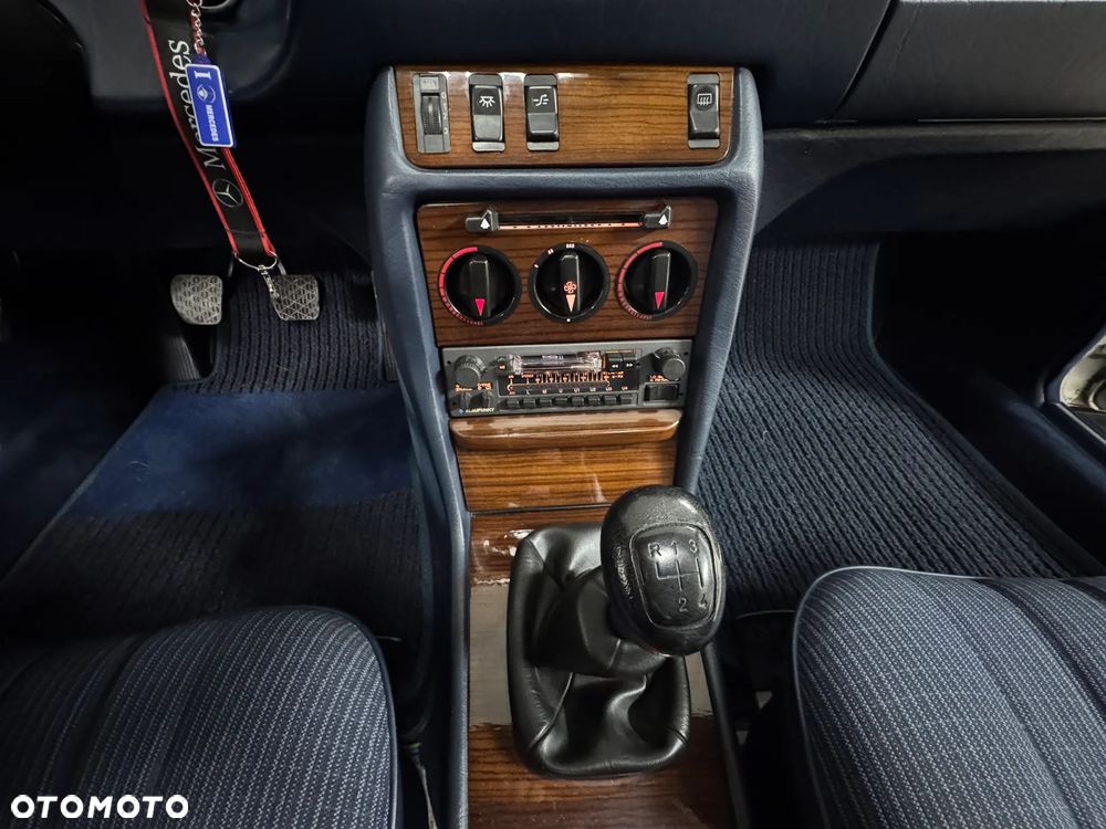 Mercedes-Benz W123 - 26