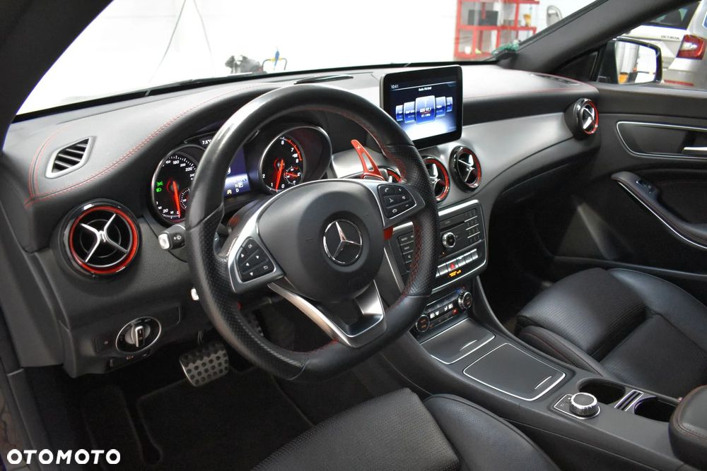 Mercedes-Benz CLA 250 4Matic 7G-DCT Sport - 21