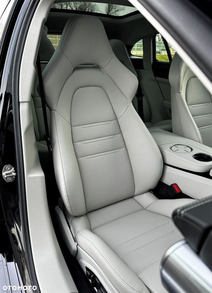 Porsche Panamera - 32