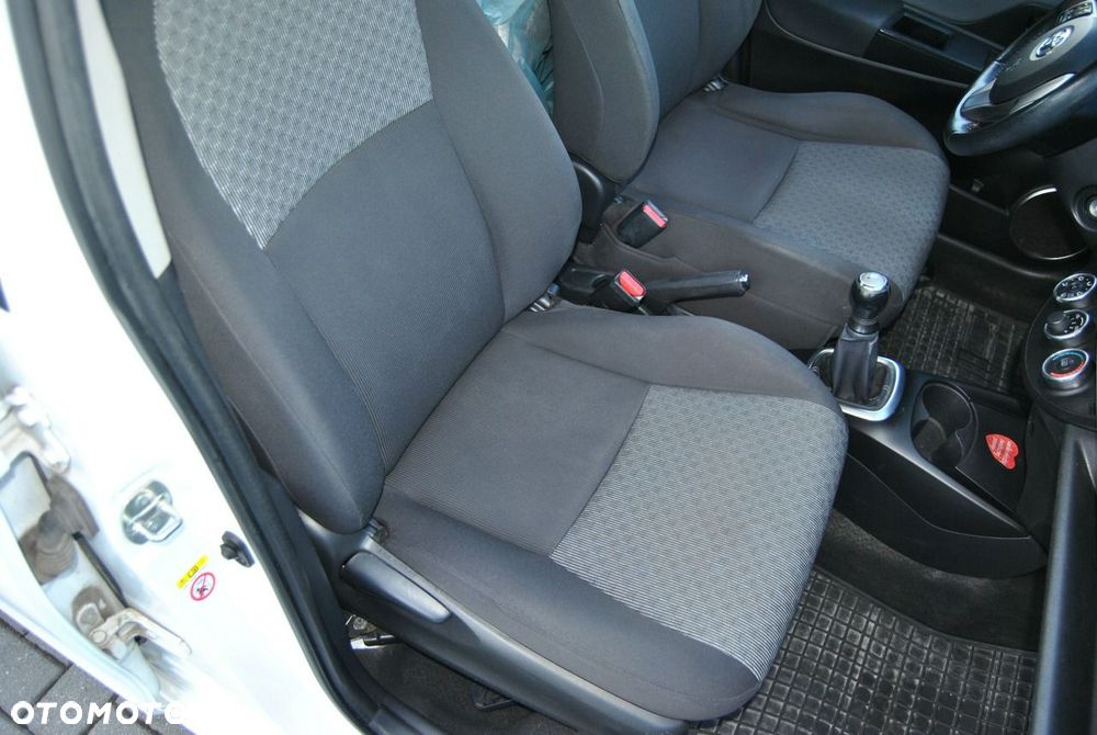 Toyota Yaris - 18