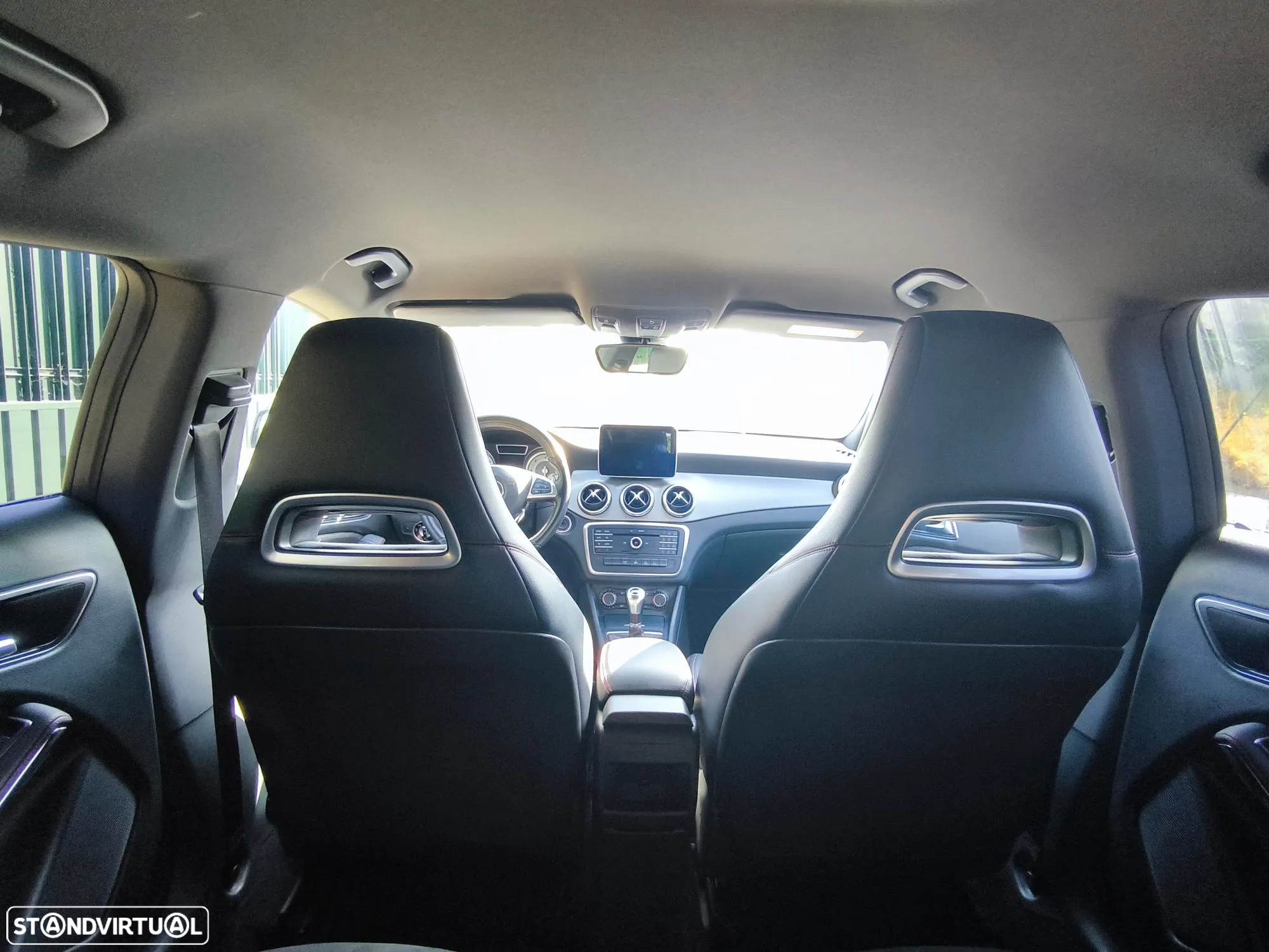 Mercedes-Benz CLA 180 d Shooting Brake AMG Line - 11