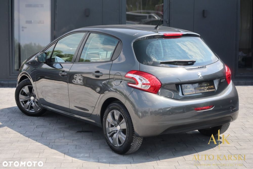 Peugeot 208 - 10