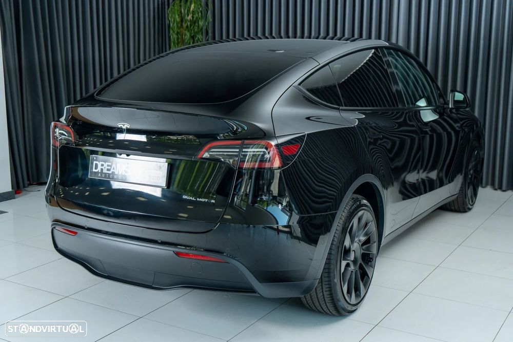 Tesla Model Y Long Range Dual Motor AWD - 4