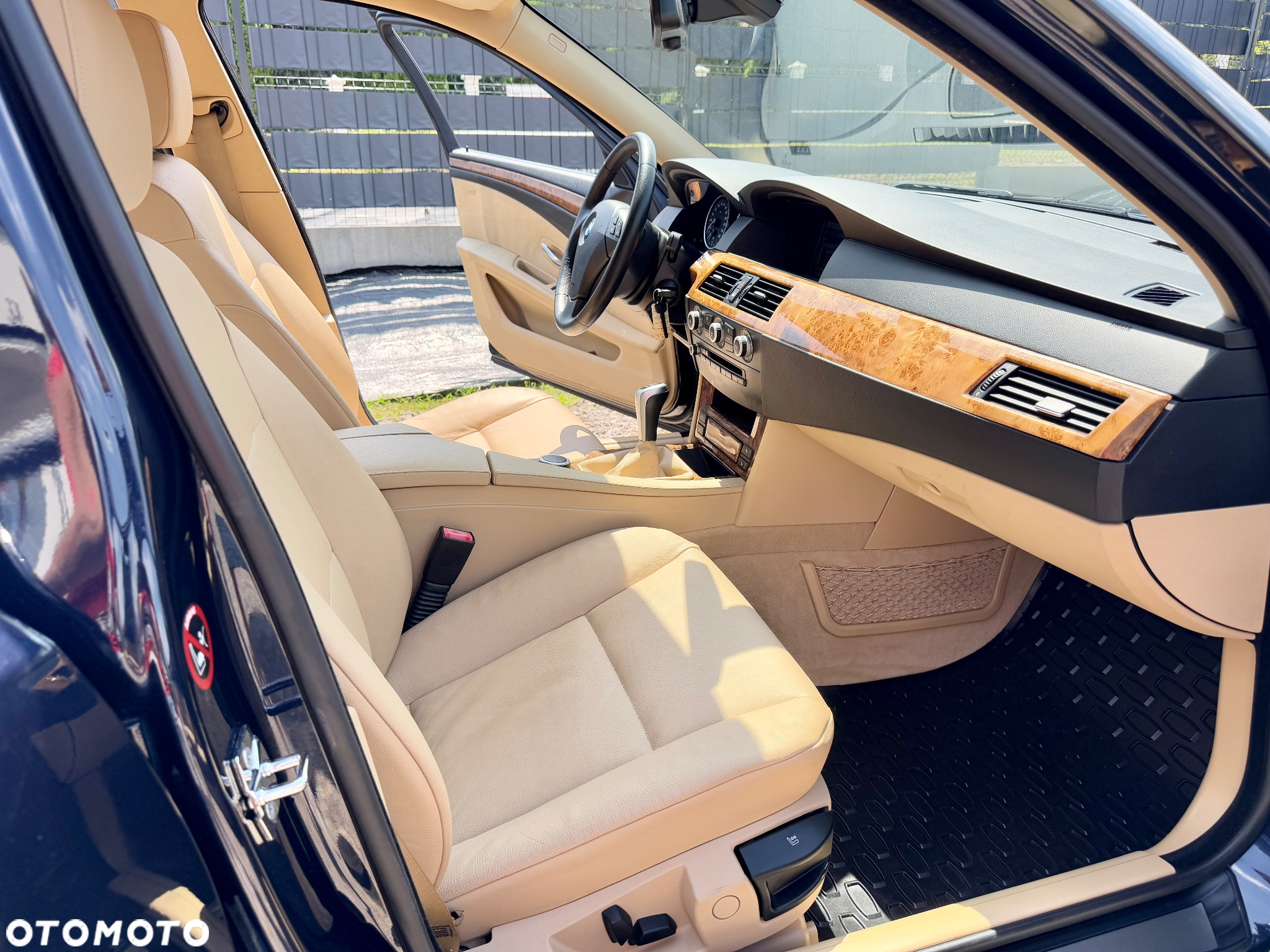 BMW Seria 5 523i - 14