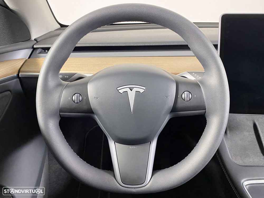 Tesla Model Y Standard RWD - 11