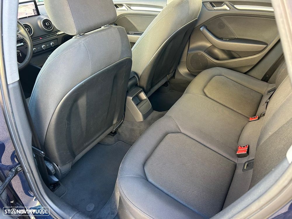 Audi A3 Limousine 30 TDI Design - 10