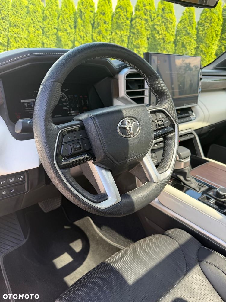 Toyota Sequoia - 18