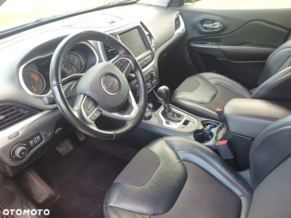Jeep Cherokee - 22