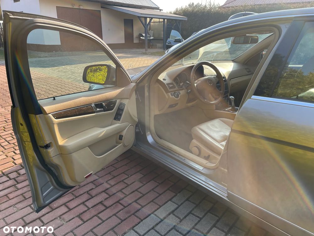 Mercedes-Benz Klasa C 200 CDI Elegance - 19