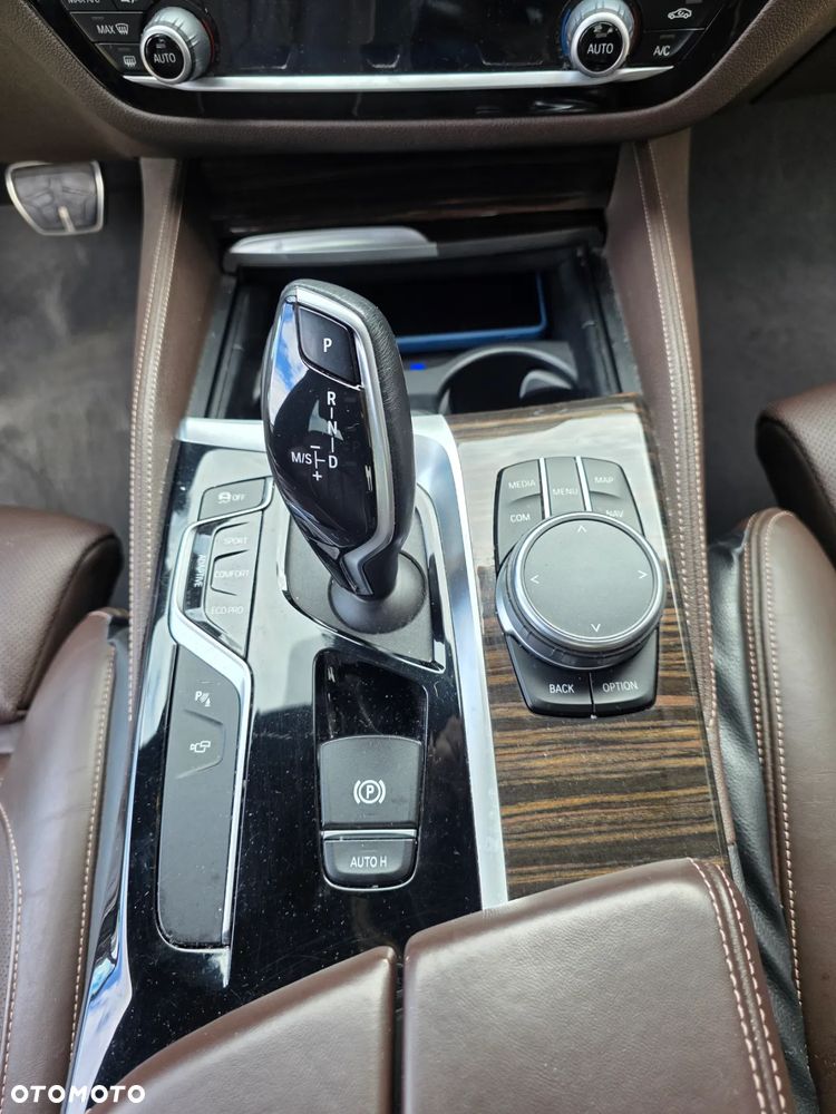 BMW Seria 5 540d xDrive - 14