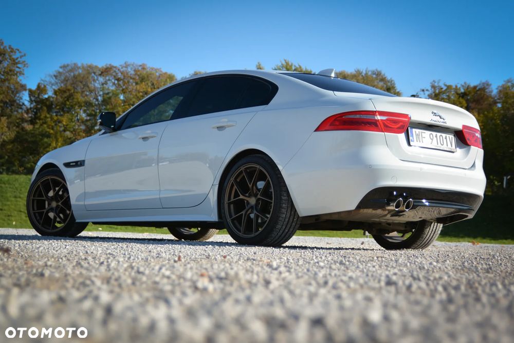 Jaguar XE 2.0 D R-Sport - 18