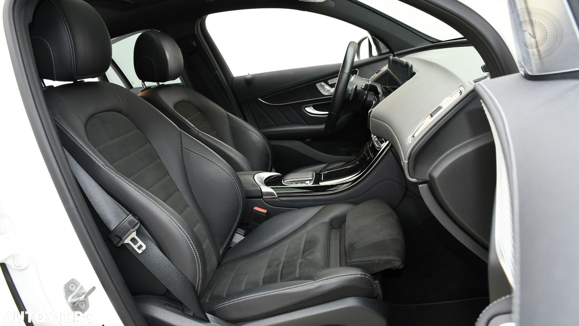 Mercedes-Benz EQC - 8