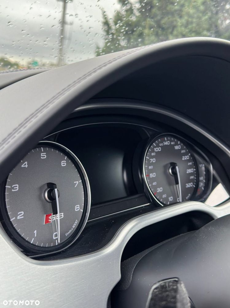 Audi S8 Plus 4.0 TFSI Quattro - 12