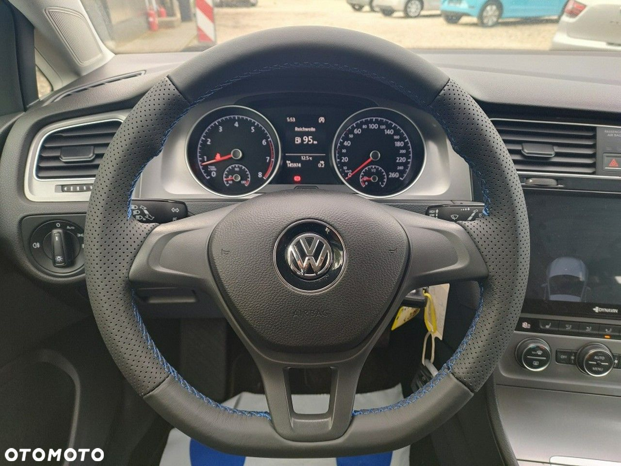 Volkswagen Golf - 11