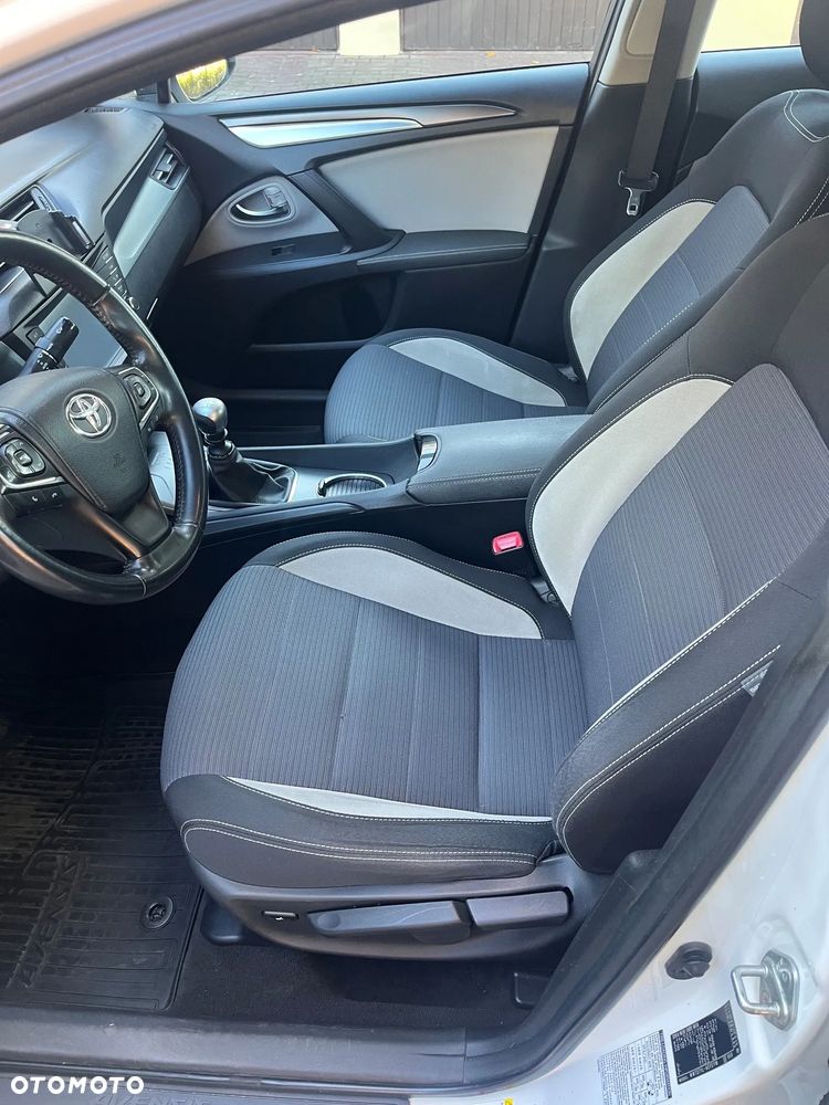 Toyota Avensis 2.0 D-4D Premium - 6
