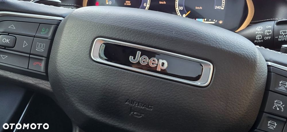 Jeep Grand Cherokee - 36