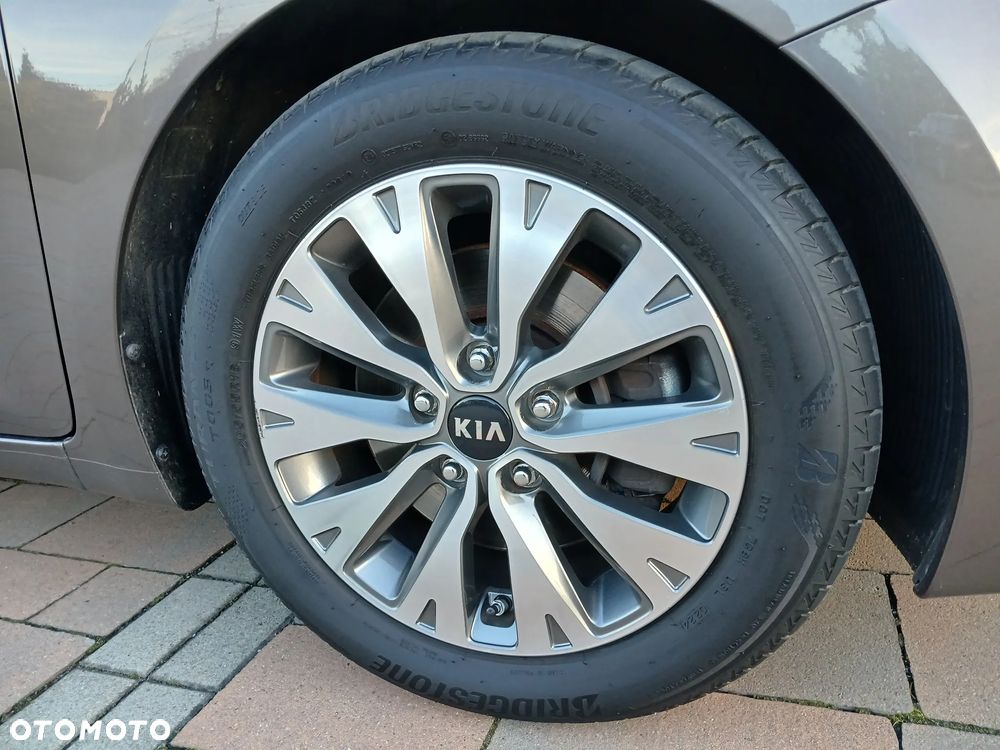 Kia Ceed 1.6 GDI Dream Team Edition - 26