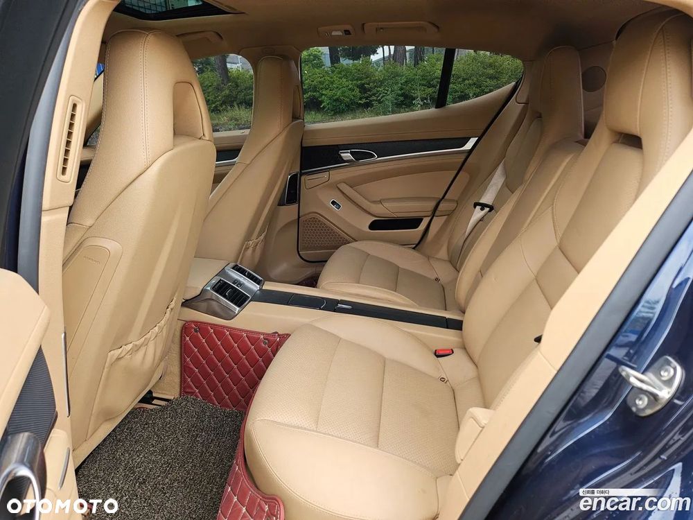 Porsche Panamera - 8