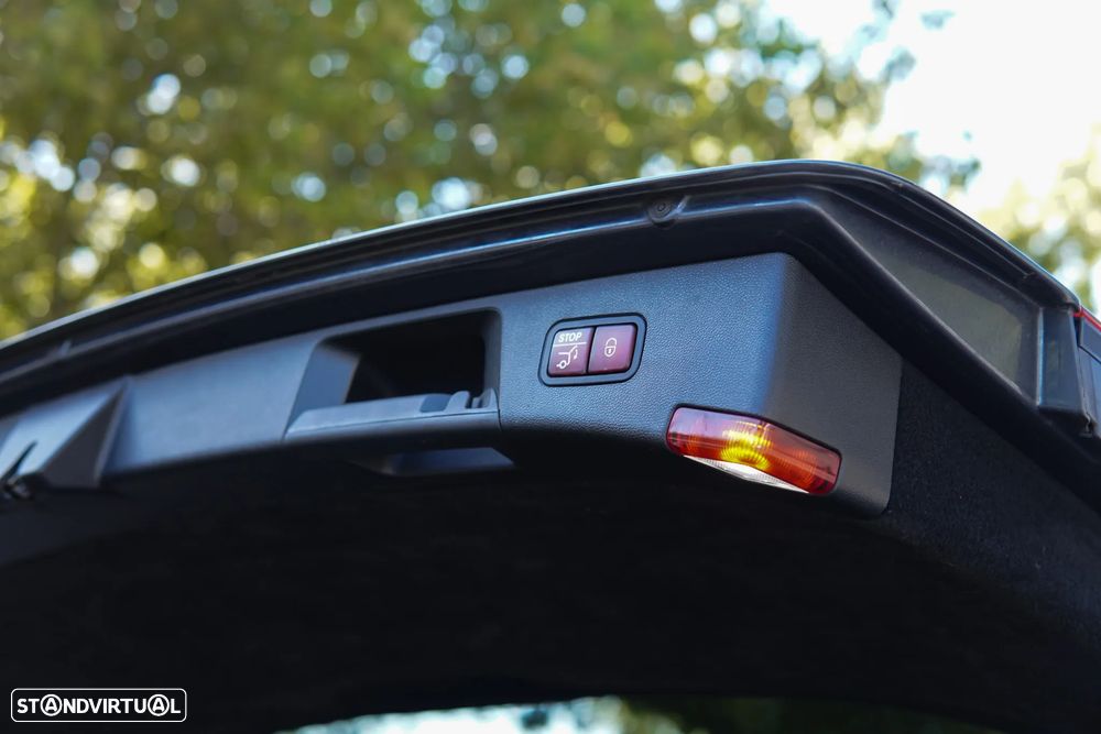 Mercedes-Benz E 300 Bluetec Hybrid Avantgarde - 54