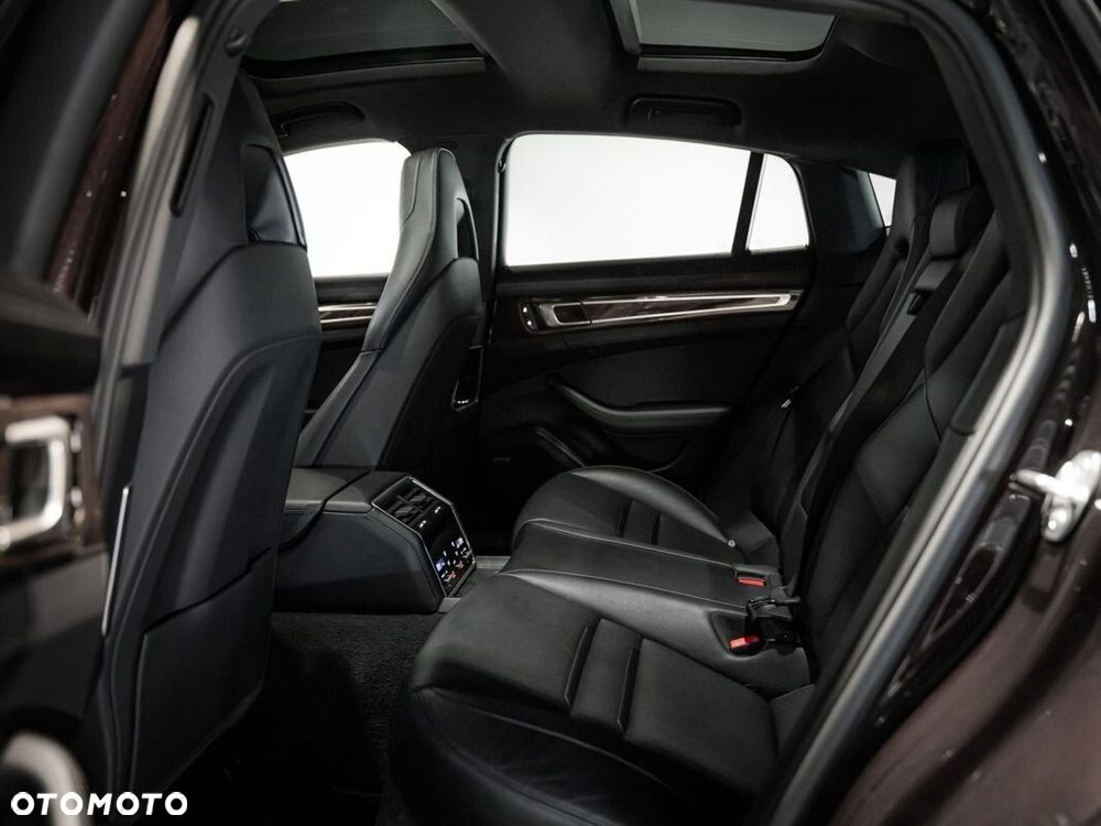 Porsche Panamera 4 E-Hybrid 10 Years Edition - 23
