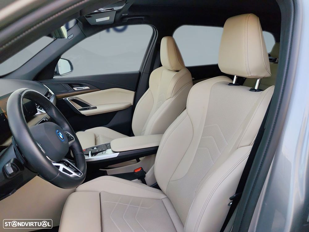 BMW iX1 eDrive20 Pack Desportivo M - 11