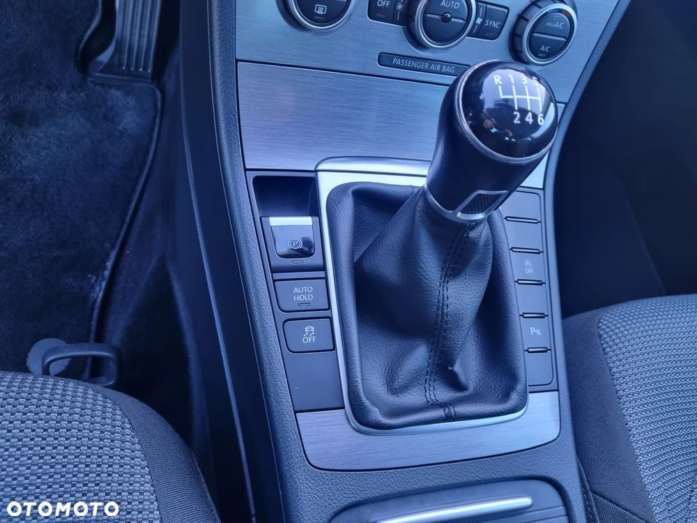 Volkswagen Passat - 13