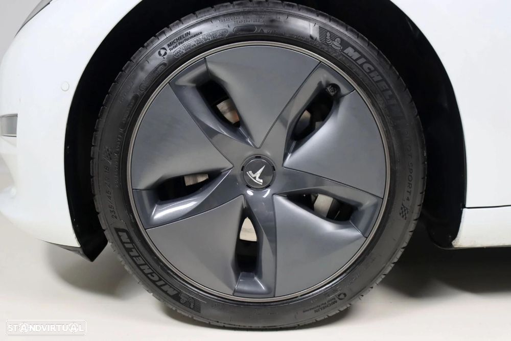 Tesla Model 3 - 8