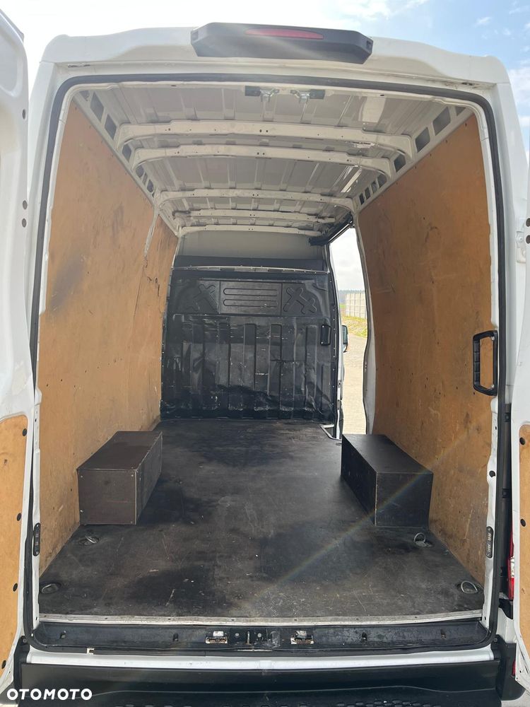 Iveco VAN - 5