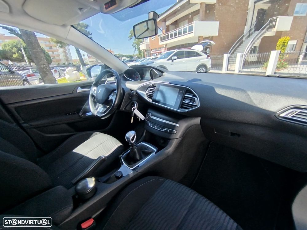 Peugeot 308 1.6 BlueHDi Allure - 24
