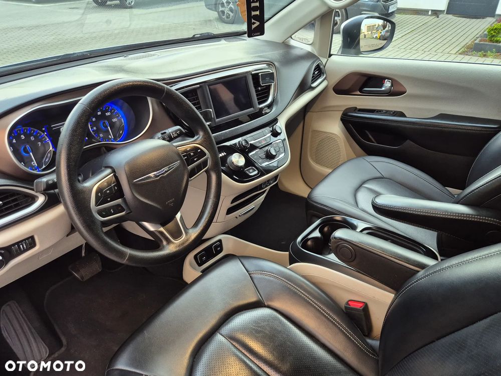 Chrysler Pacifica - 12
