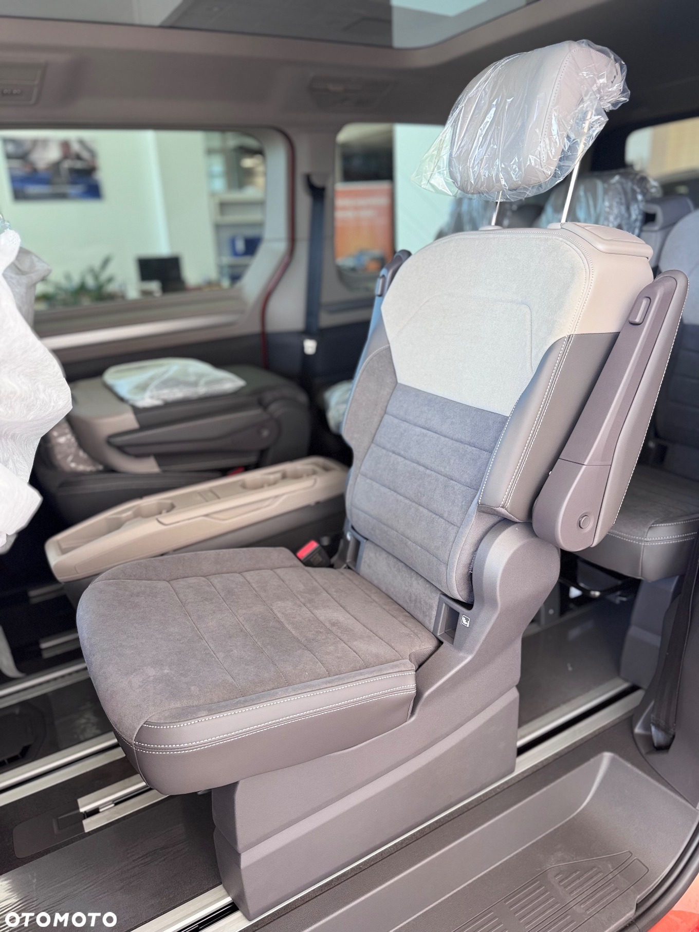 Volkswagen Multivan 2.0 TDI L2 Style DSG - 12