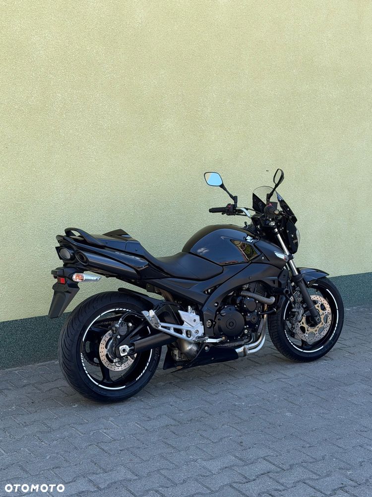 Suzuki GSR - 10