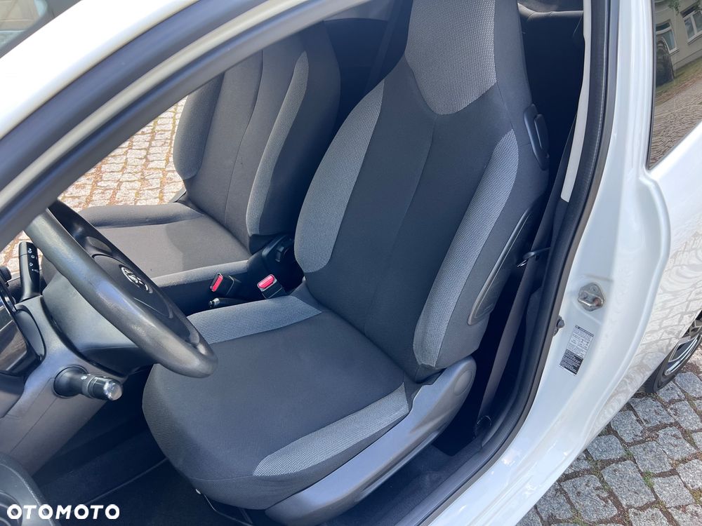 Toyota Aygo x - 16