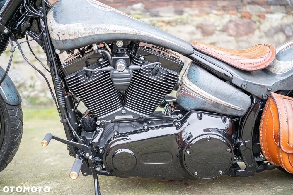 Harley-Davidson Softail Breakout - 30