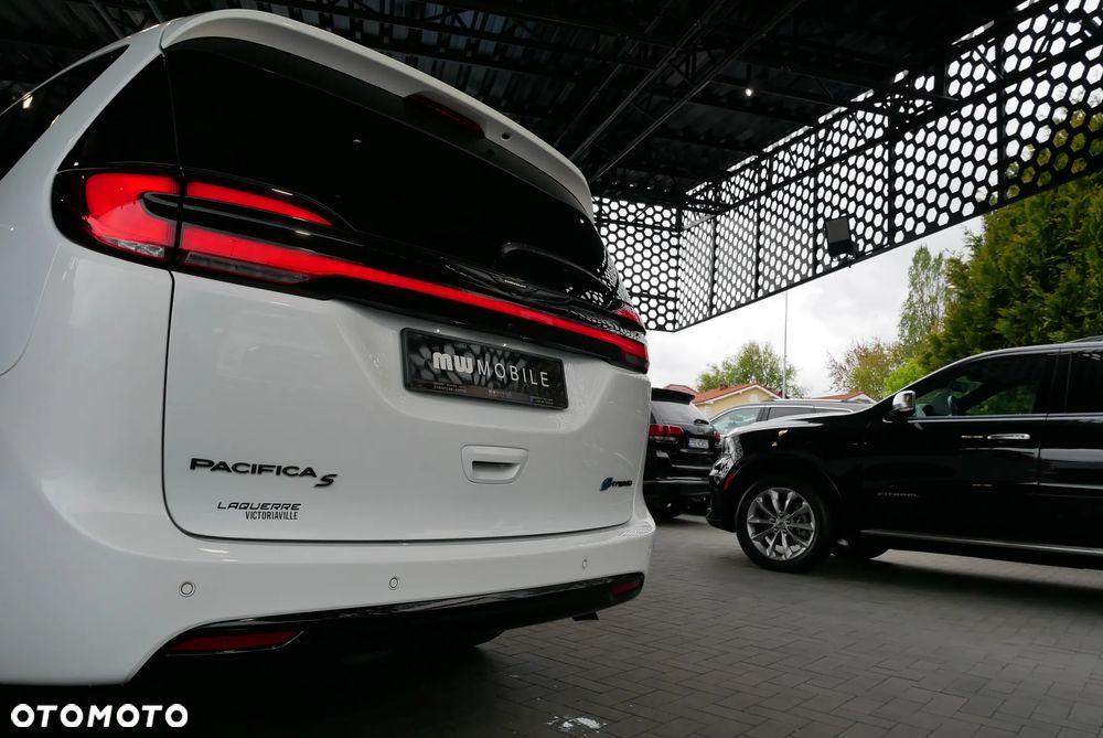 Chrysler Pacifica - 35