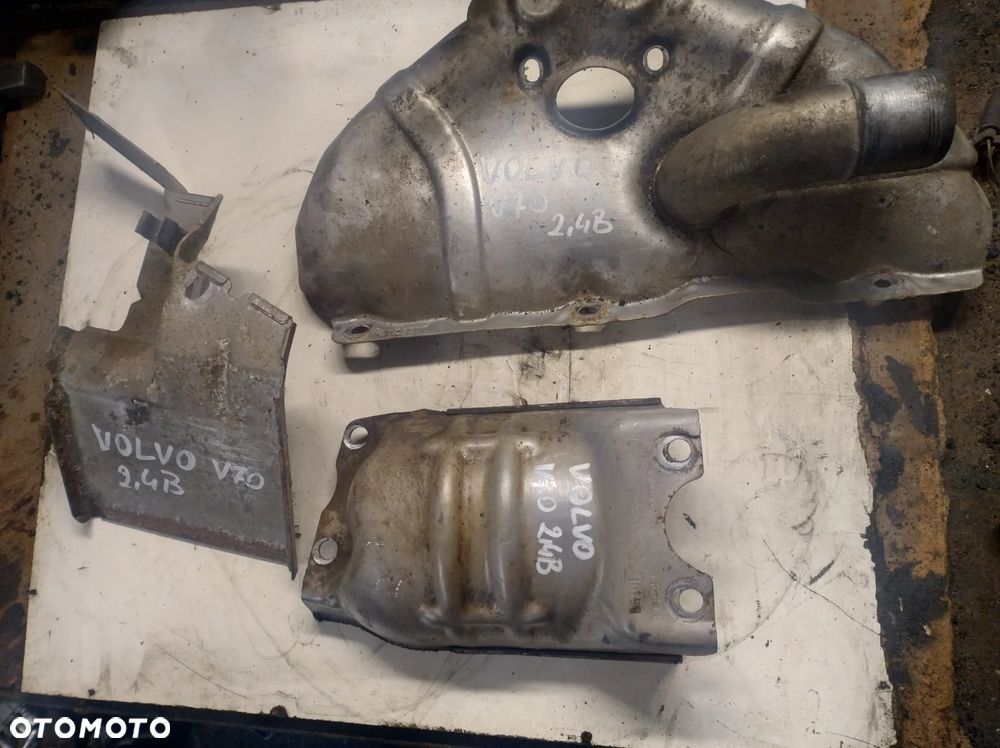 VOLVO S60 V70 2,4b osłona termiczna kolektora wydechowego - 1