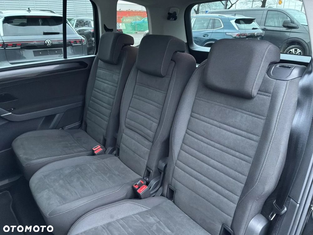 Volkswagen Touran - 8