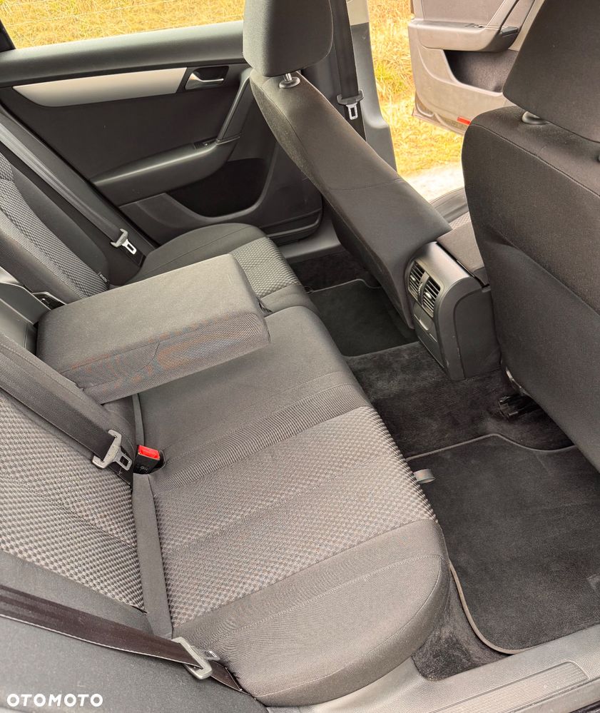 Volkswagen Passat - 14