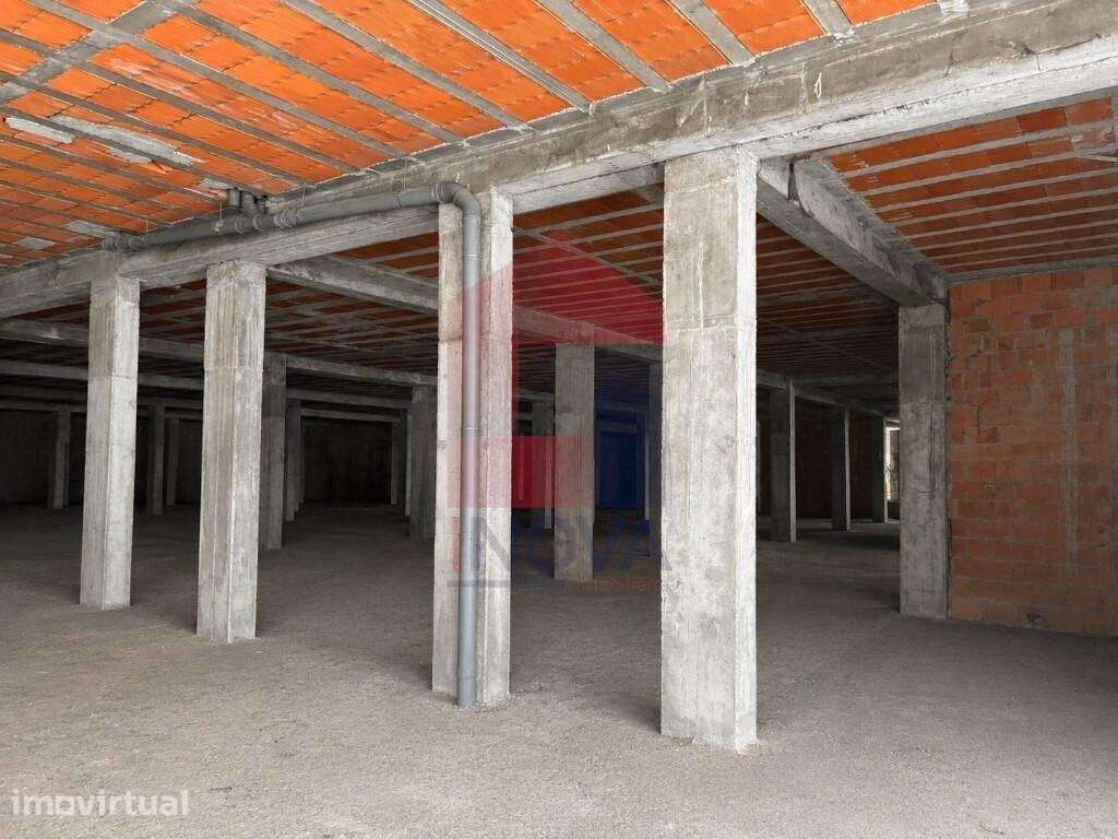 Espaço com 1.070m2 e projeto para 5 apartamentos + armazém | Excelente - Grande imagem: 5/15